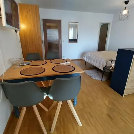 Erli 13 ホテル ロイカーバード